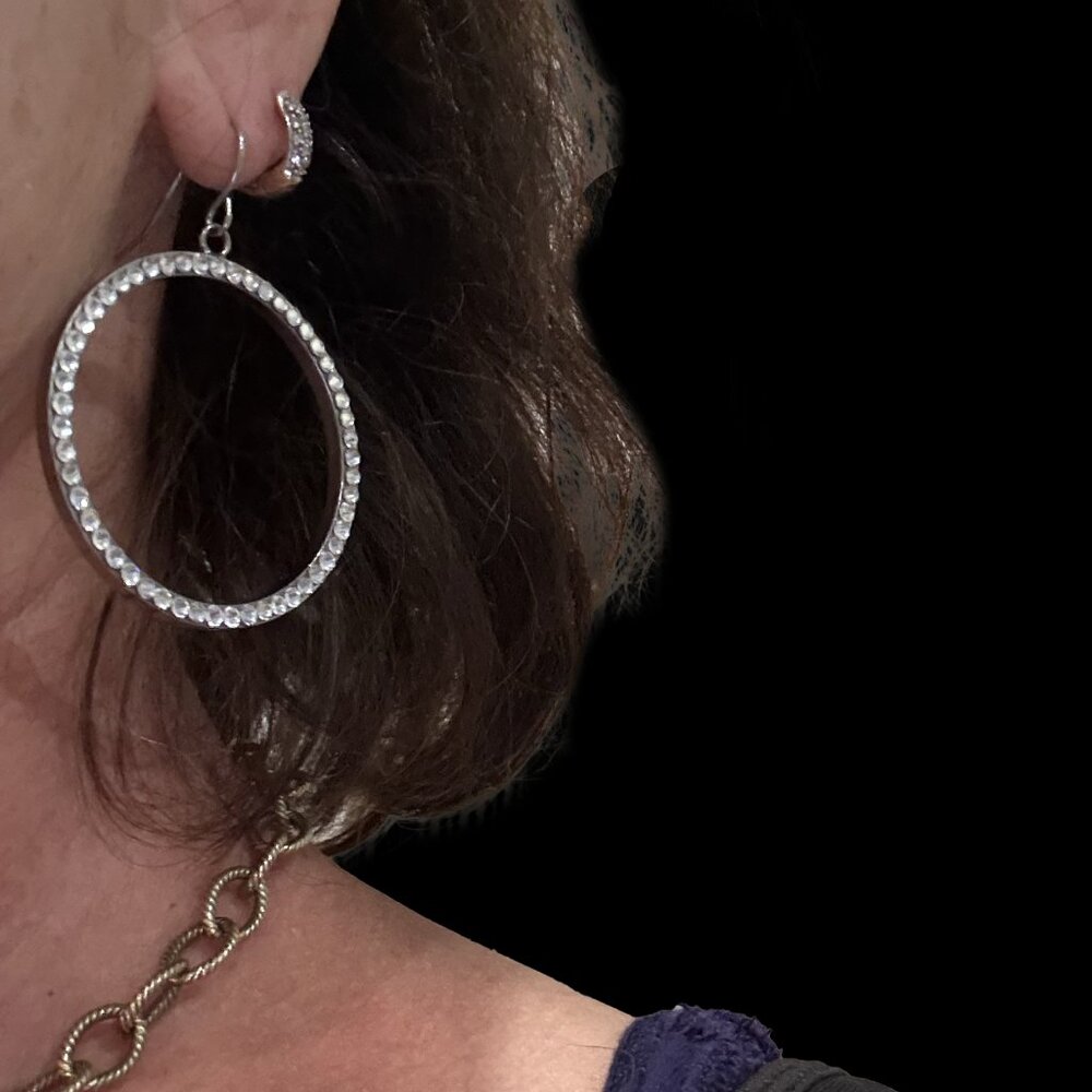 JIMMY CRYSTAL / SWAROVSKI CRYSTAL SPECTACULAR HANGING EARRINGS - NEW!